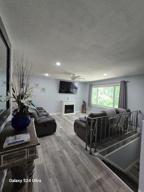 Photo - 25 Dodder Ln SW