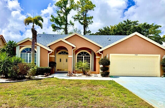 Building Photo - 1069 Sweet Briar Pl Rental