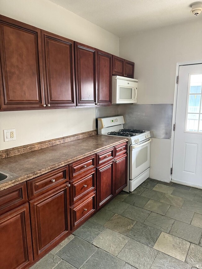 Photo - 94 Cowesett Ave Unit 26 Cowesstt Gardens