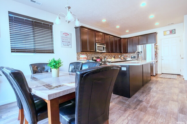 Photo - 928 W Stonehaven Dr