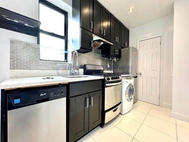 Photo - 109 W 105th St Unidad 2A