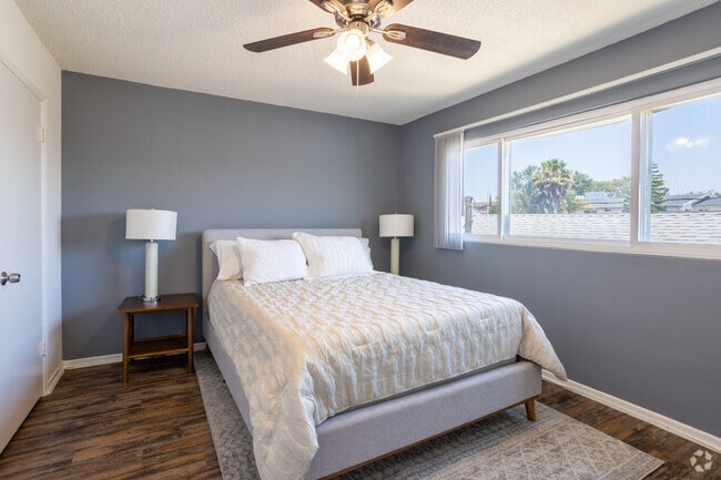 1BR, 1BA - 550SF Bedroom - 536 S. Flower St