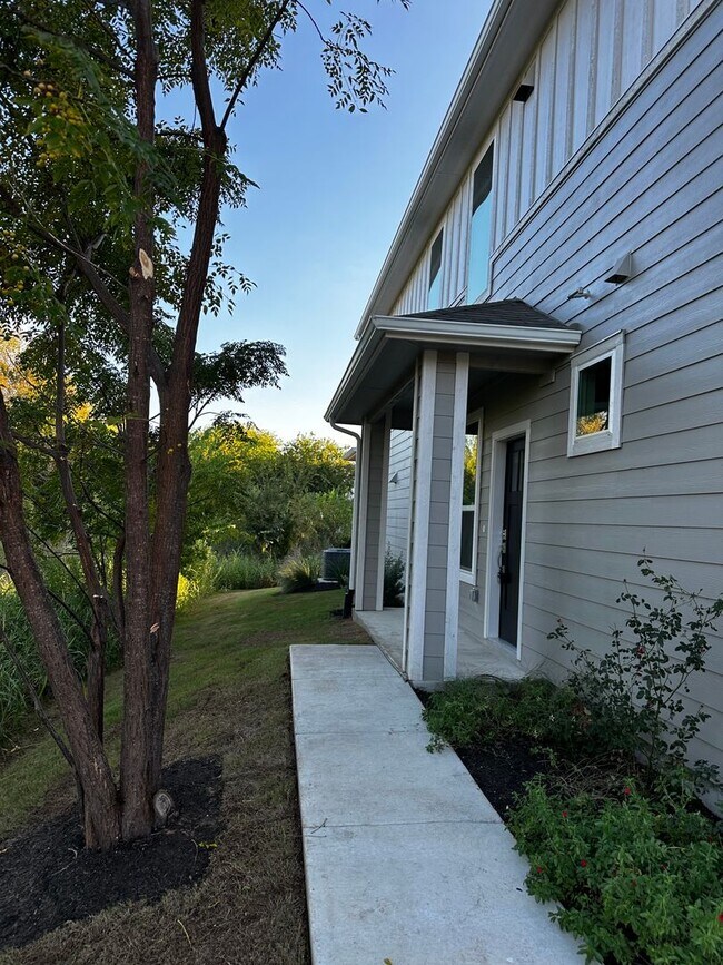 Photo - For Lease – Modern 2023 Condo Backing to Greenbelt | Creekside at Pioneer Crossing West