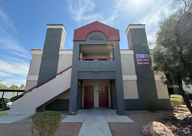 Building Photo - Upstairs Unit with Granite Counters and Ap... Rental