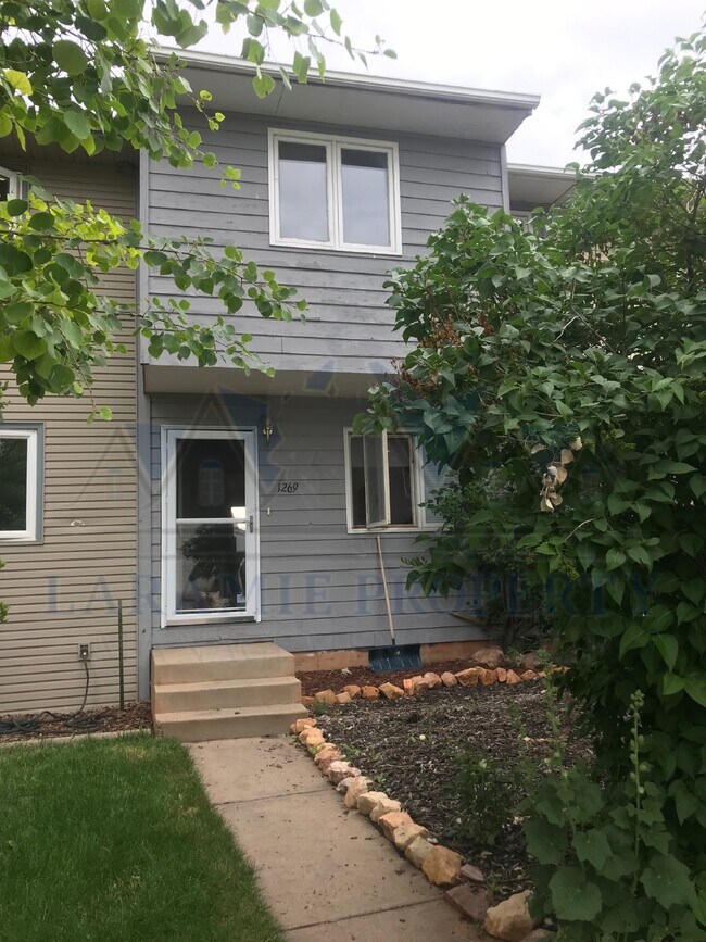 3-Bedroom Townhome with Fenced Yard & Detached Garage