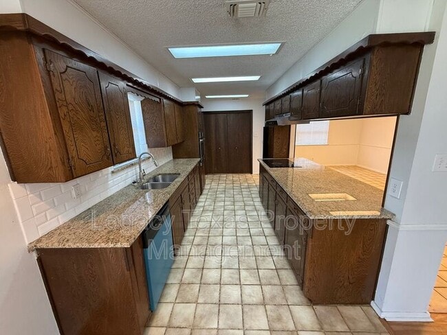 Photo - 1205 Tanglewood Dr