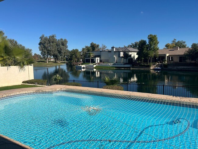 Building Photo - 3721 S Hawthorn Dr