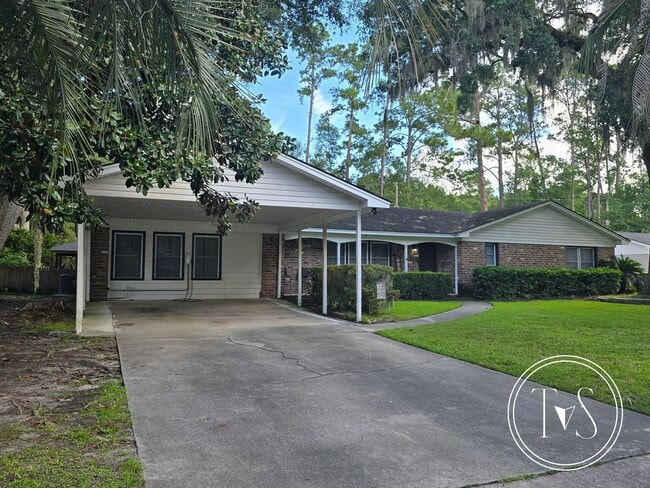 Photo - 728 Windsor Rd
