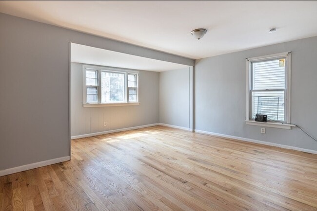 Building Photo - 668 Grand St Rental