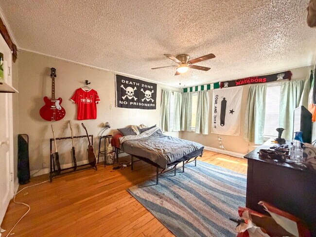 Photo - 2710 32nd St