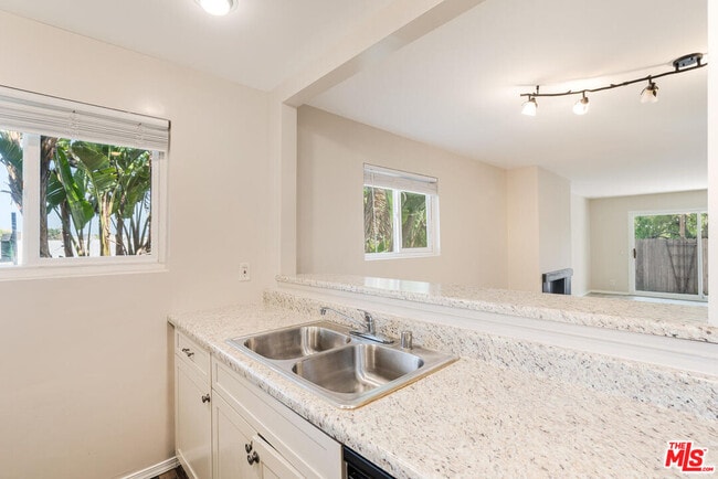 Photo - 6475 Kanan Dume Rd