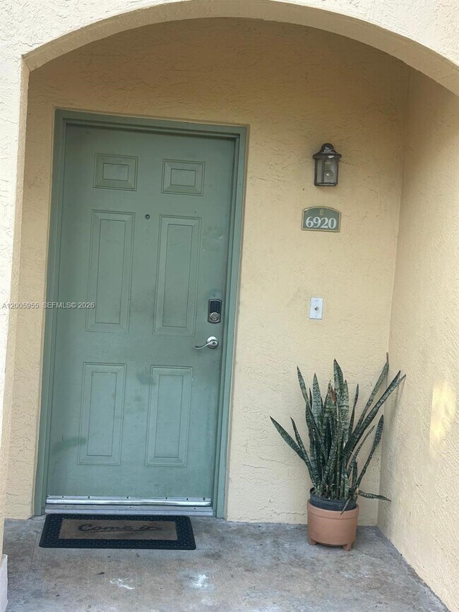 Photo - 6920 W Sample Rd Unidad 6920