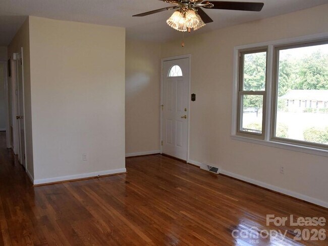 Photo - 1812 Cameron Rd