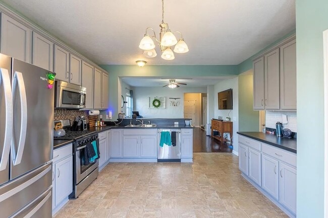 Photo - 564 Summer Tree Loop