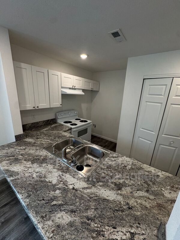 Photo - 1618 W Scott St