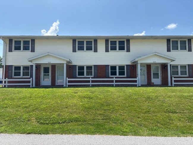 2 Bedroom, 1 Bath Townhouse in LeClaire, IA - 2 Bedroom, 1 Bath Townhouse in LeClaire, IA