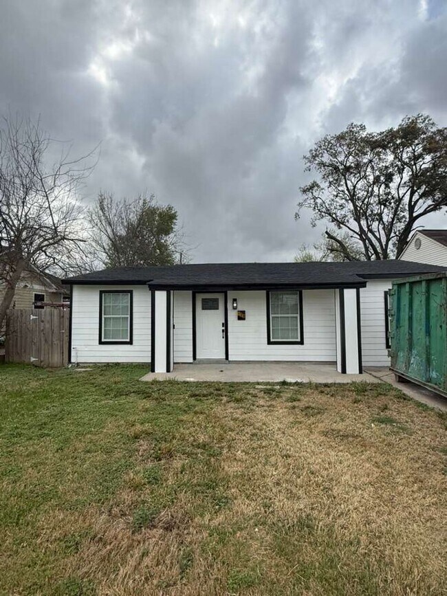 Building Photo - BEAUTIFUL HOME IN HOUSTON. MOVE IN READY!.
