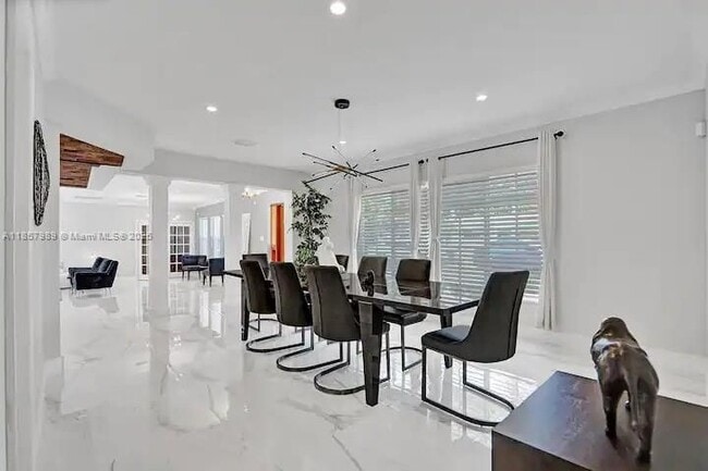 Photo - 247 SW 5th St Unidad HOME