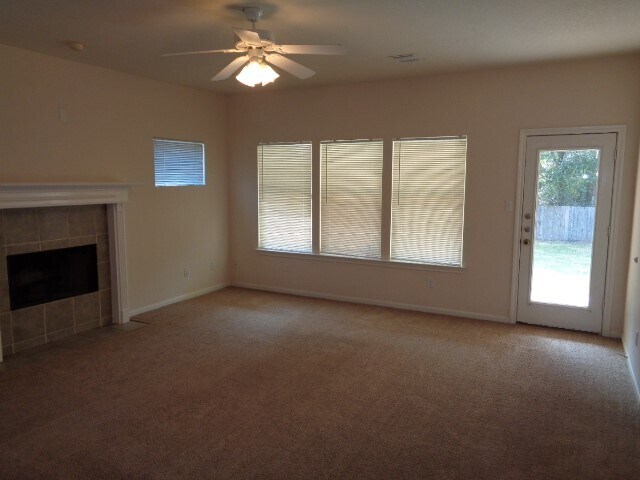 Photo - 205 Maple Ln