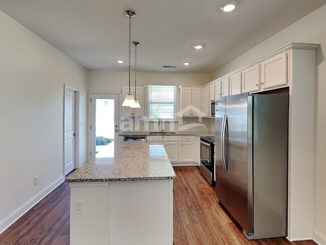 Photo - 211 Stowe Rd