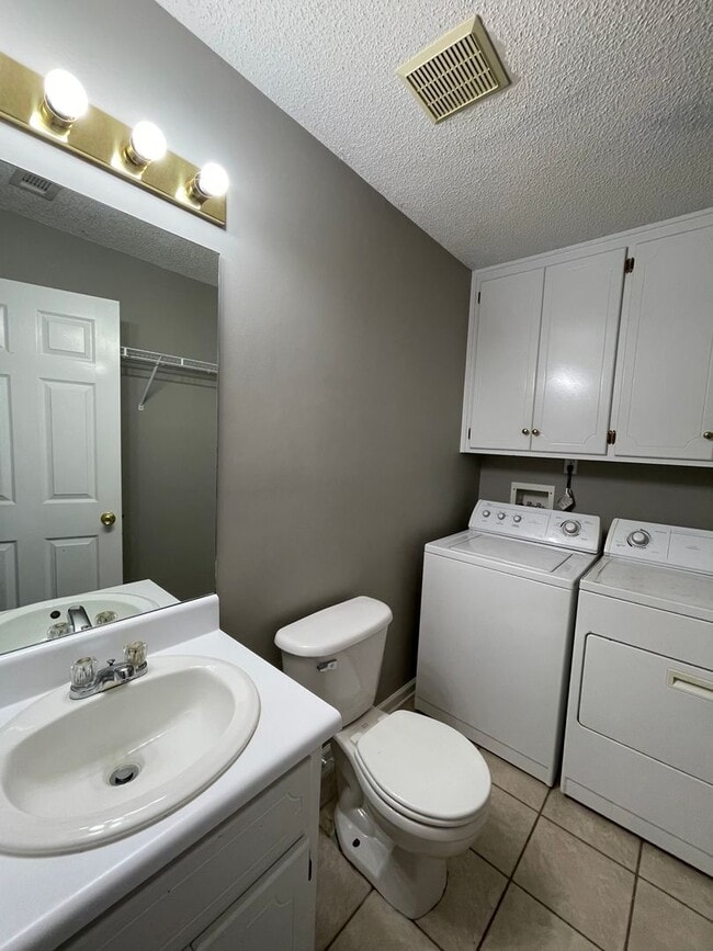 Photo - Foxchase Subdivision - End Unit