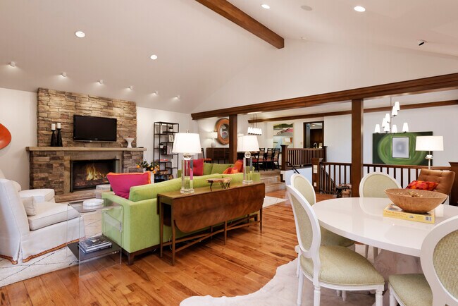 Photo - 207 N 2nd St