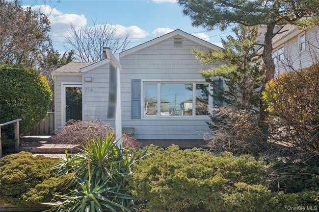 Building Photo - 714 E Park Ave