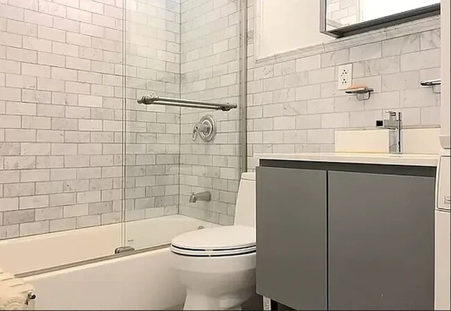 Photo - 125 E 39th St Unit 5R