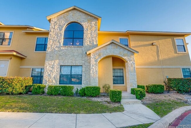 Building Photo - GREAT LOCATION NEAR MEDICAL & USAA | 3 BED... Rental
