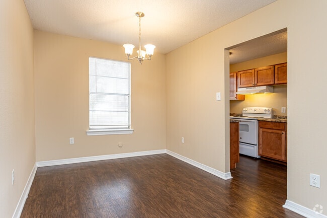2BR, 1BA - 975SF