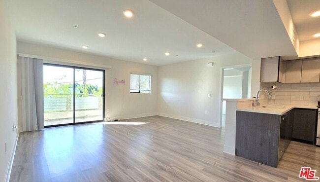 Photo - 5030 Rosewood Ave