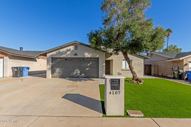 Photo - 4107 N 106th Ave