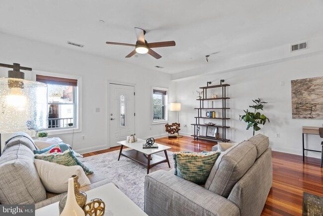 Photo - 1429 Clifton St NW Unidad 4