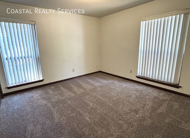 Photo - 337 Lewis St