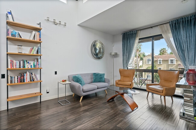 Photo - 2175 S Beverly Glen Blvd Unidad 403