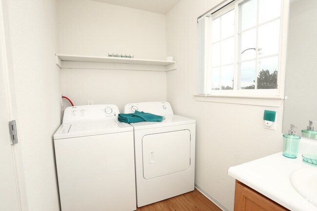 1 Bed Townhome - In Unit Laundry