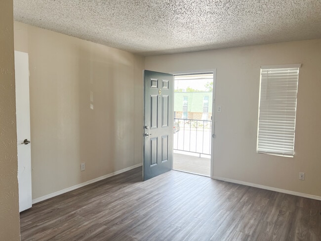 Photo - Oakcrest Apartments