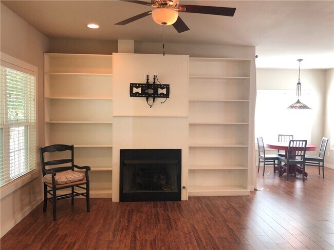 Photo - 1656 Neptune St