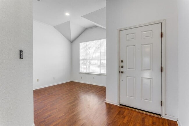 Photo - 648 Columbine Ave