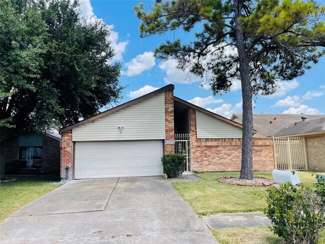 Photo - 6823 Songbrook Dr