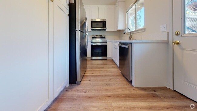 Building Photo - 950 Lighthouse Ave Unit D