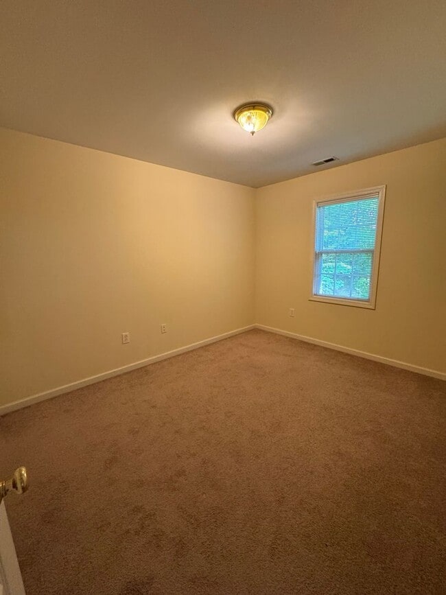 Photo - Desirable 2BR Townhome Near Downtown Hickory — Utilities Included