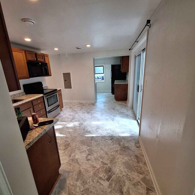 Photo - 631 Broad St Unit Lower