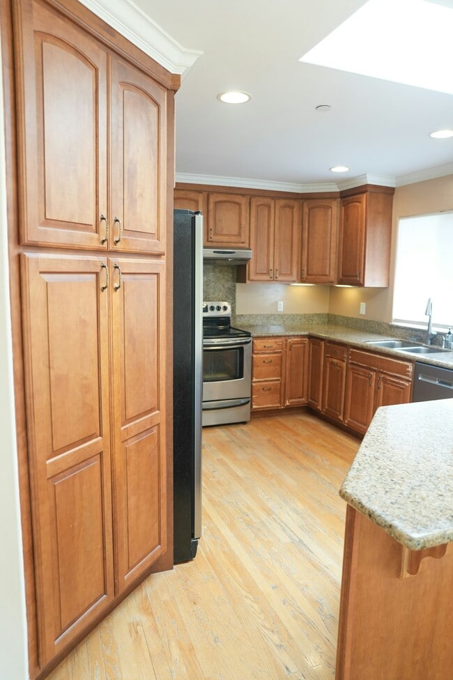 Photo - 300 Ridgeway Rd