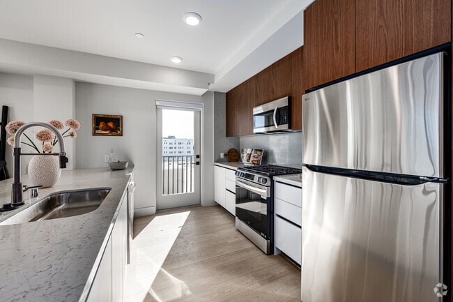 2BR, 2BA - 1008SF - Kitchen