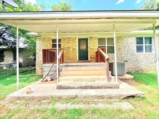 Photo - Spacious 5 Bedroom, 3 bath