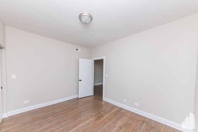 Photo - 3409 W Fullerton Ave Unit 3D