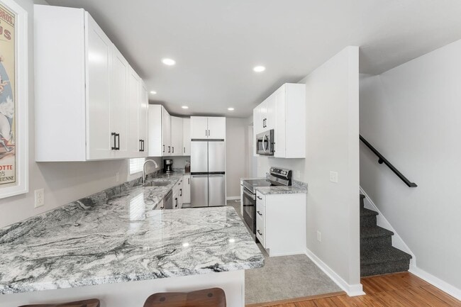 Photo - FURNISHED HOUSE! Short or Long Term! Large Newly Renovated Fully Furnished Modern 5 Bedroom Home ...