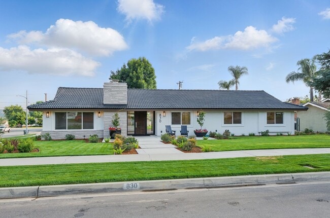 Building Photo - Stunning Home for Entertaining in Highly S...