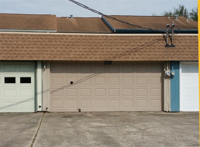 Photo - 8912 Glacier Ave